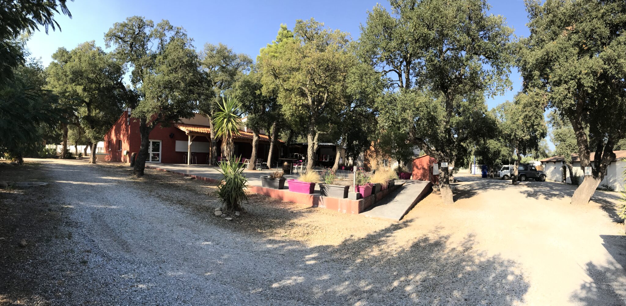 quartier-piéton-piscine-aire-de-jeux-snack-bar