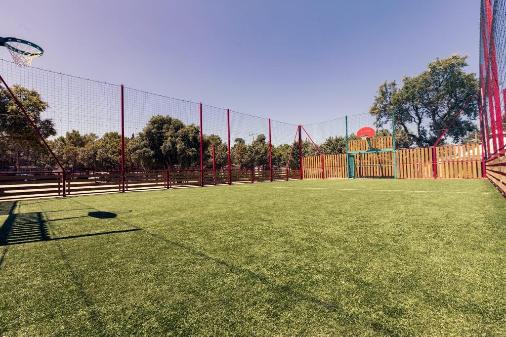 Terrain-multisport-camping-les-chenes-rouges-argeles-sur-mer