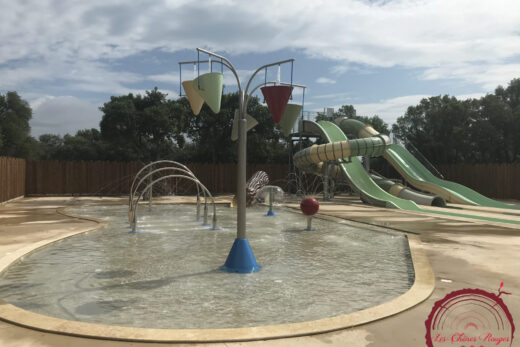 Pataugeoire_Ludique_Toboggan_aquatique_Espace_piscine_camping_Jeux_eau_famille_enfants