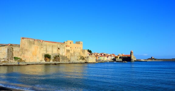 Ville-Collioure-chateau-clocher